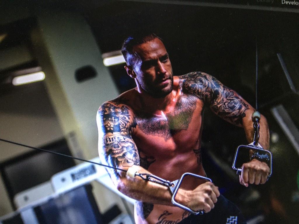 CalumBest's tweet photo. Bts for my @BestLifeSupps shoot today with @snhfoto #zonegym campaign coming soon http://t.co/XeHOpQExiT