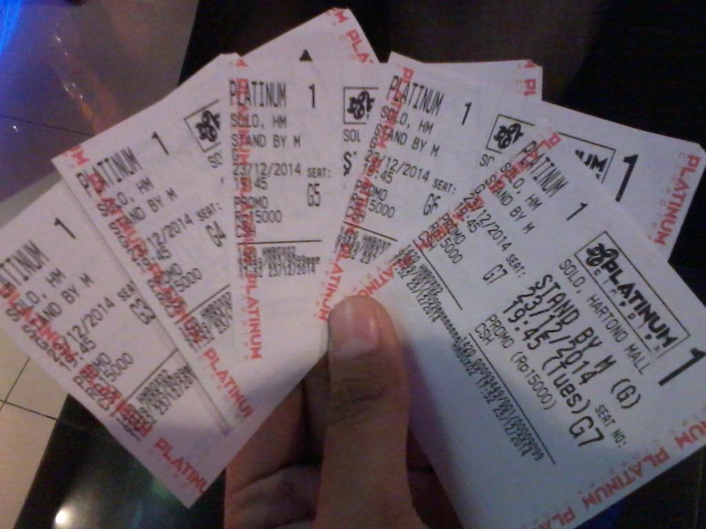 desiidedees's tweet photo. standbyme😍☺😭 http://t.co/m7Li0dfTJO