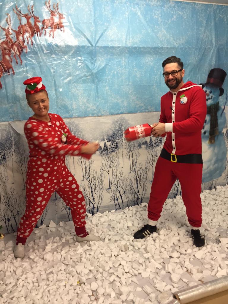 armthorpe73's tweet photo. Thanks you very much @LaraTrainingCtr for our crackers filled with Belgium chocolates 👍🎄🎅#MerryChristmas http://t.co/YmPEf96CrJ