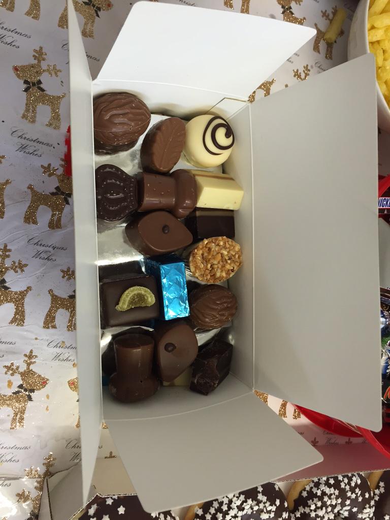 Thanks you very much @LaraTrainingCtr for our crackers filled with Belgium chocolates 👍🎄🎅#MerryChristmas
