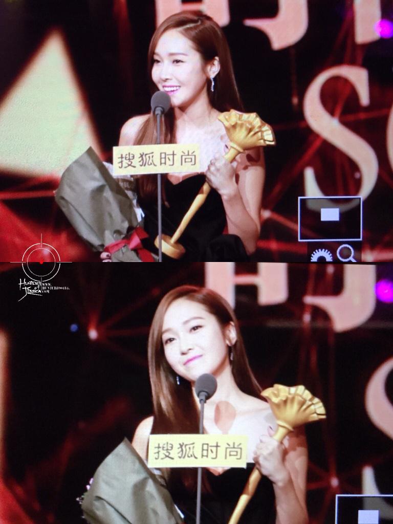 [PIC][23-12-2014]Jessica khởi hành đi Bắc Kinh để tham dự "Sohu Fashion Awards" vào sáng nay B5i99itCMAAc2TG