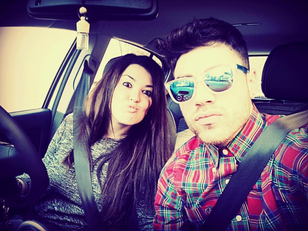 AlbertTorres__'s tweet photo. De vuelta a casa por navidad @anna_pemo 🎄🎅🎁🎉 http://t.co/ZcYhmk2r7Z