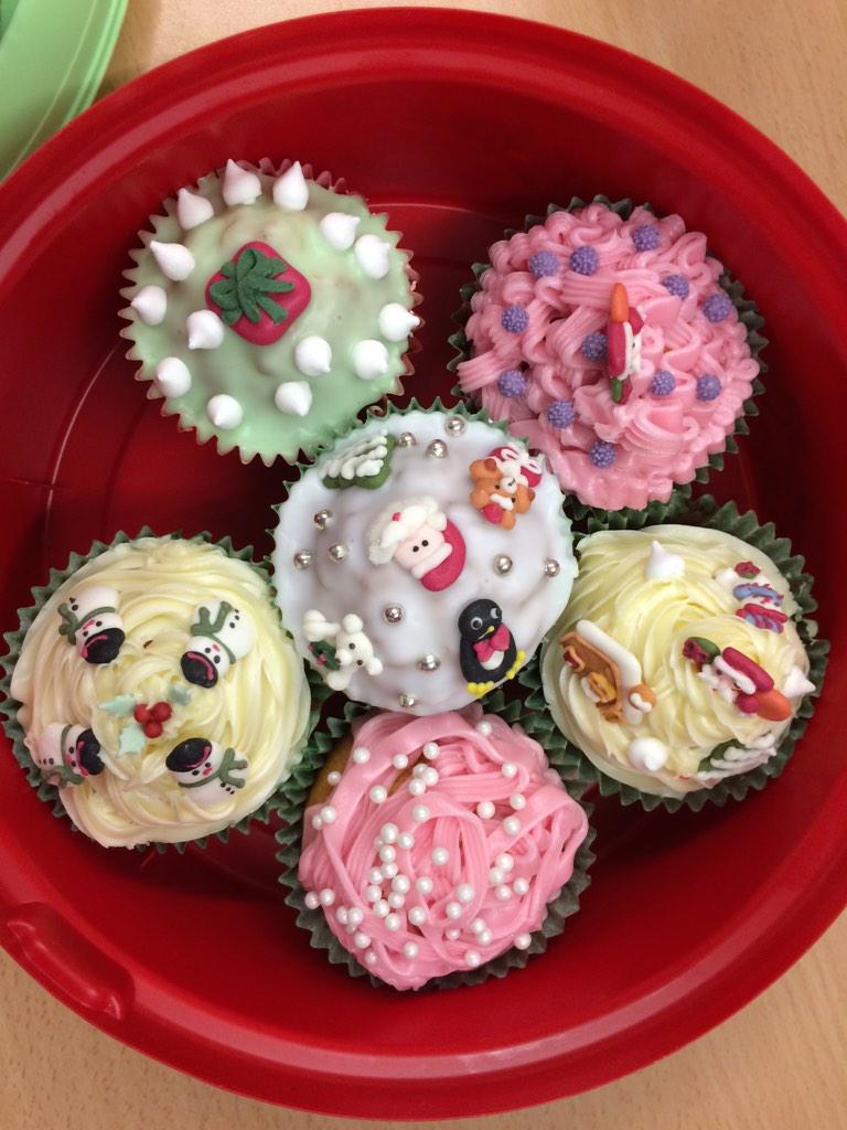 charmers_1706's tweet photo. Festive baking in low Ousegate ....@mandywi38262250 @LloydEdwards @Nozzaldo @andyneedy http://t.co/beh9EVJ5Ko