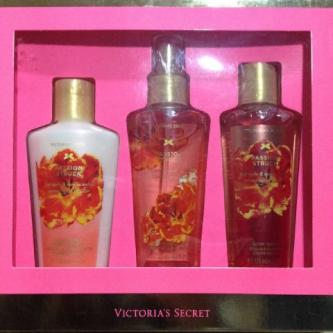 ya2ngratu's tweet photo. Asikk dapet kado ini.. thanks bgt VICTORIA'S SECRET nyoo!! http://t.co/GRpoJ5PPh5