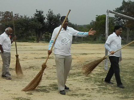 NHAISBM's tweet photo. Shramdaan PIU Krishnagiri (Tamil Nadu) Date 05-12-2014 http://t.co/D8zxqOgNGZ