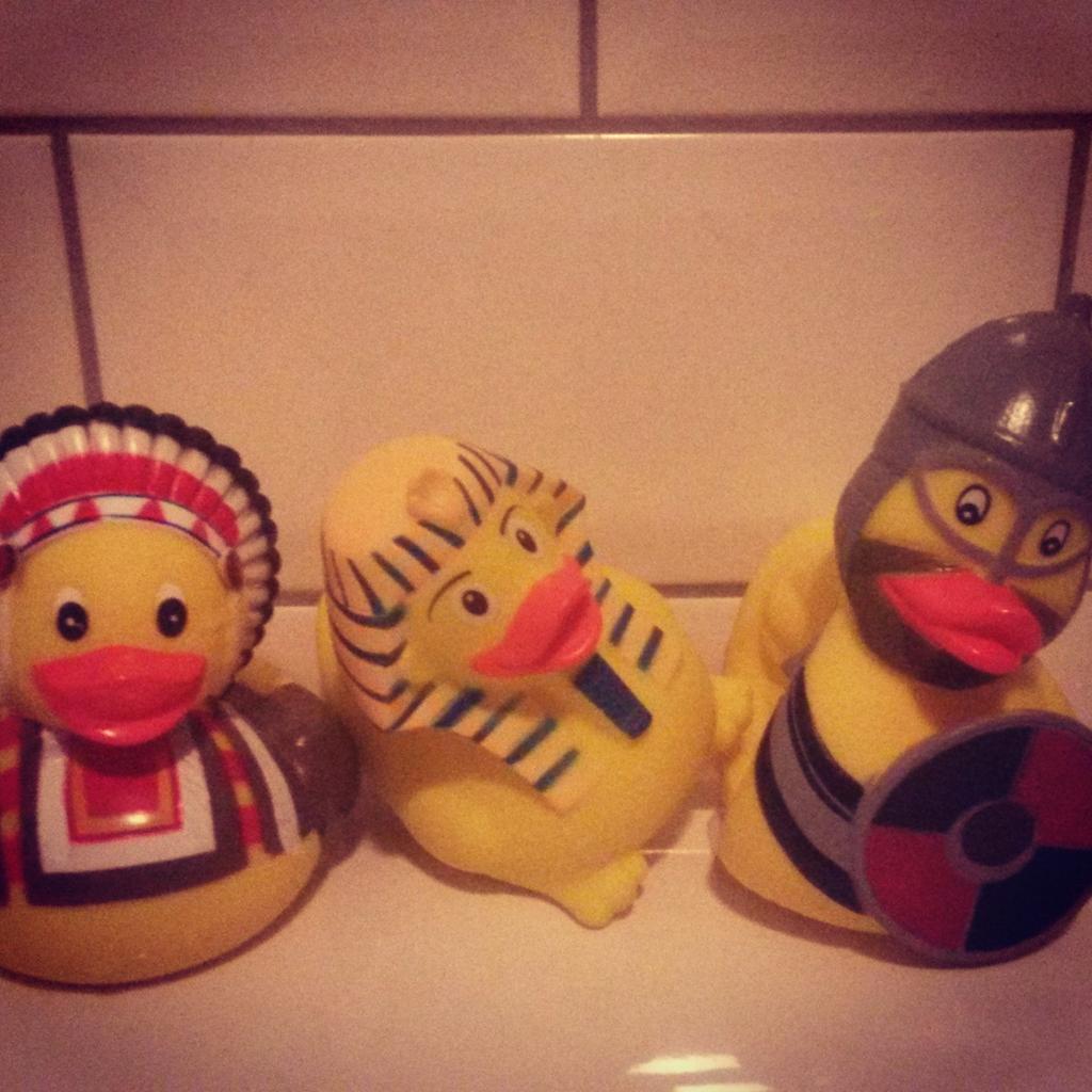 IsabelPottering's tweet image. Totally in love with Clem&apos;s new rubber ducks thanks to @sclongair and @britishmuseum