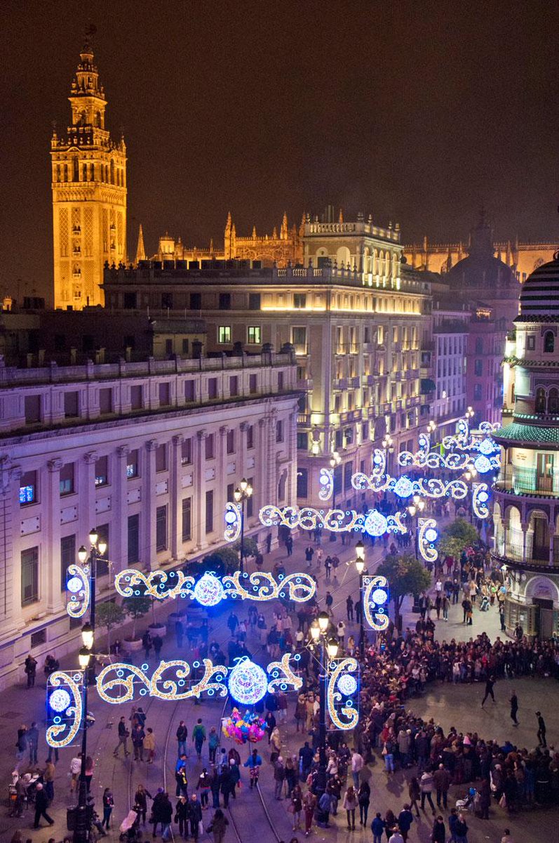 sevillaciudad's tweet photo. Recorre el alumbrado navideño de #Sevilla, aquí tienes 2 itinerarios http://t.co/OBO6x0Ugoo / http://t.co/AzreFRrNDD http://t.co/gmQM2gEsAP
