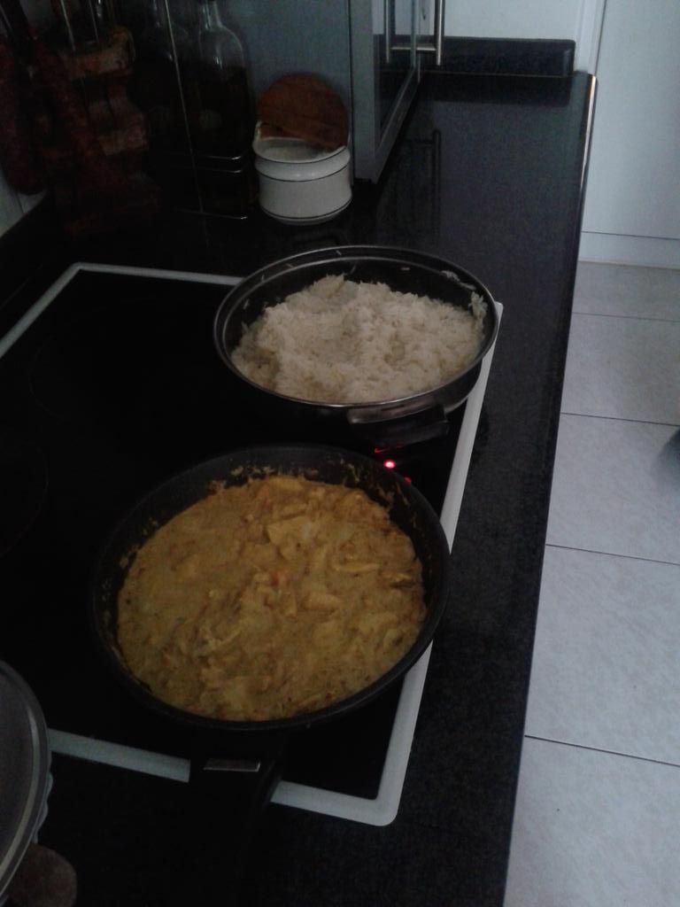 jolcoz's tweet photo. Menuda comida me he preparau. #arrozconpolloalcurry http://t.co/Twf55Fkx3l