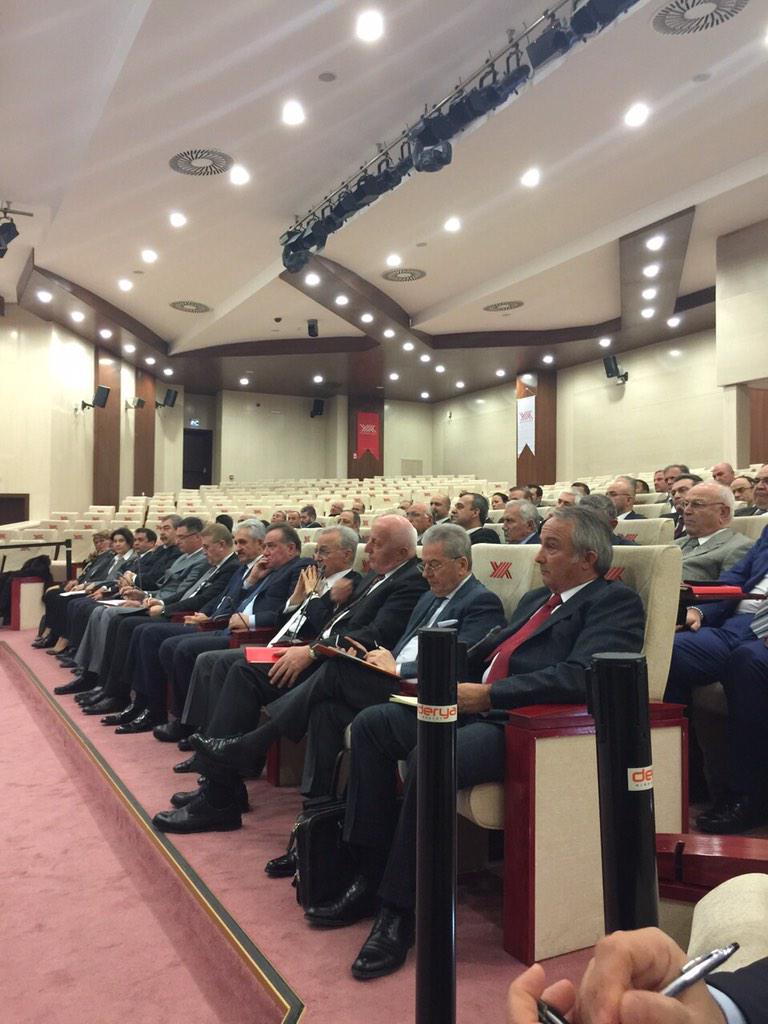 vakifuniversite's tweet photo. Bugün yeni @YuksekogretimK başkanı @yekta_sarac, @vakifuniversite'lerinin Mütevelli Heyeti başkanlarını kabul ediyor http://t.co/k1vAUqGhPX
