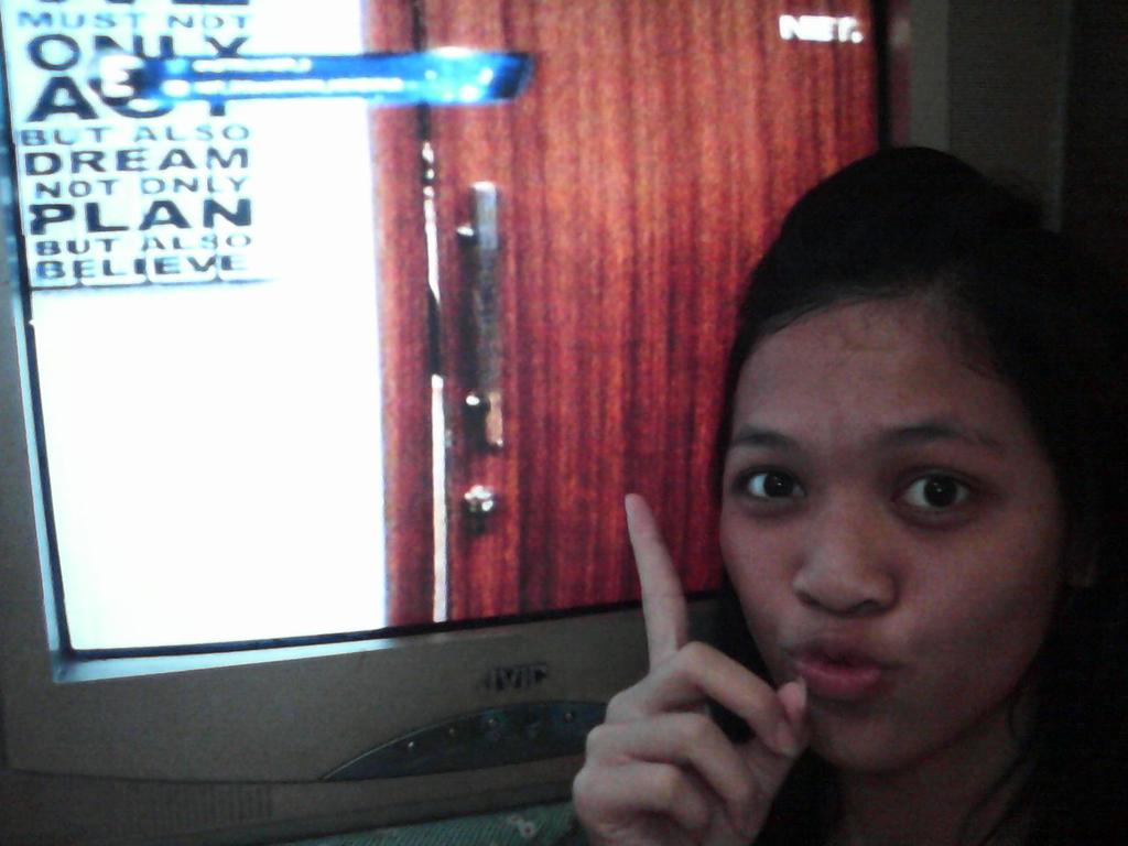 irmayoanda's tweet photo. Ngarah selfie sama bastian, malah kena sama pintunya.. haha #NETMILIUNER_2 @netmediatama clue E http://t.co/4CkuvRDrgk