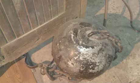 DrGamal's tweet image. أدوات #التعذيب فى تاريخ مصر #prthreads كتلة حديد فى القدم