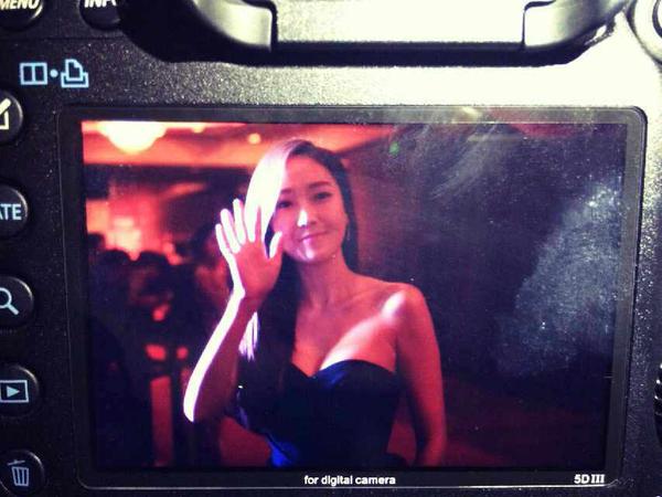 [PIC][23-12-2014]Jessica khởi hành đi Bắc Kinh để tham dự "Sohu Fashion Awards" vào sáng nay B5it6HbCcAE9FAo