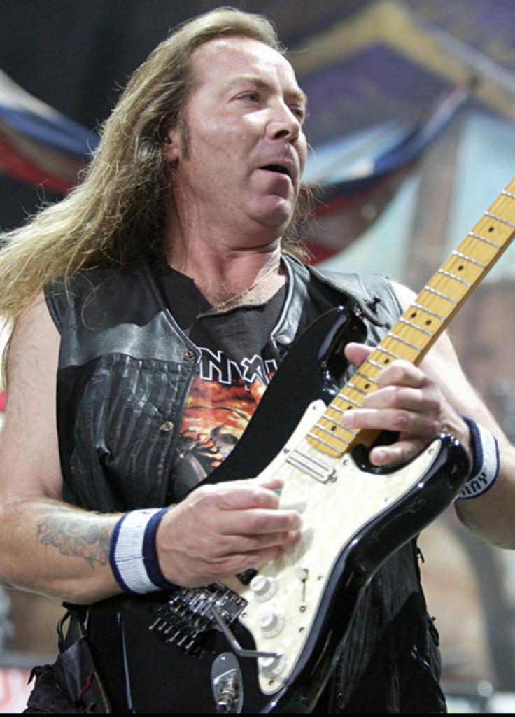 Happy birthday to the Strat-wielding Iron Maiden guitarist, Dave Murray! 