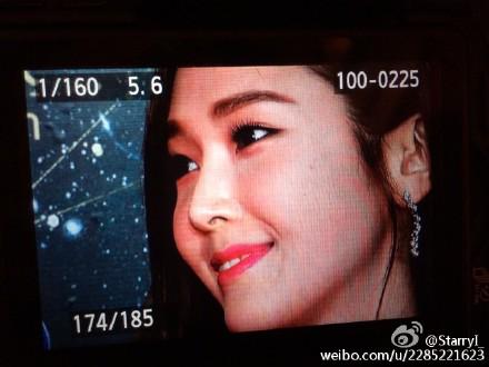 [PIC][23-12-2014]Jessica khởi hành đi Bắc Kinh để tham dự "Sohu Fashion Awards" vào sáng nay B5ivbNjCEAATYDA