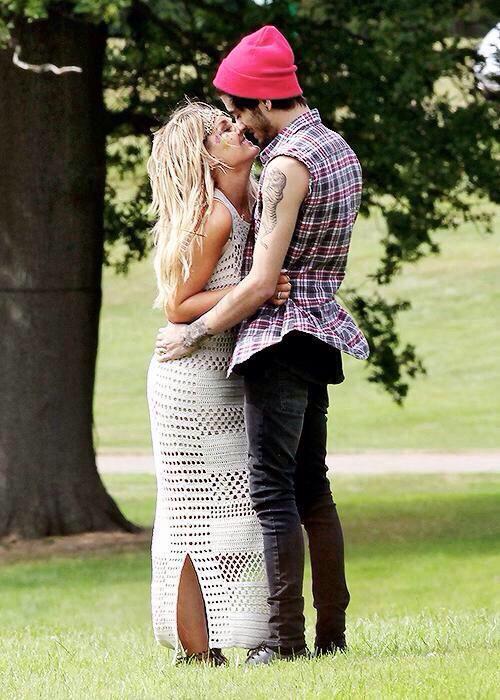 cuddlingperrie's tweet photo. #25DaysOfLittleMix 
#25DaysOfLittleMixDay23
Day 23: favourite ship 
Zerrie 💕 they're just so cute! @LittleMix http://t.co/laXynvV2jY