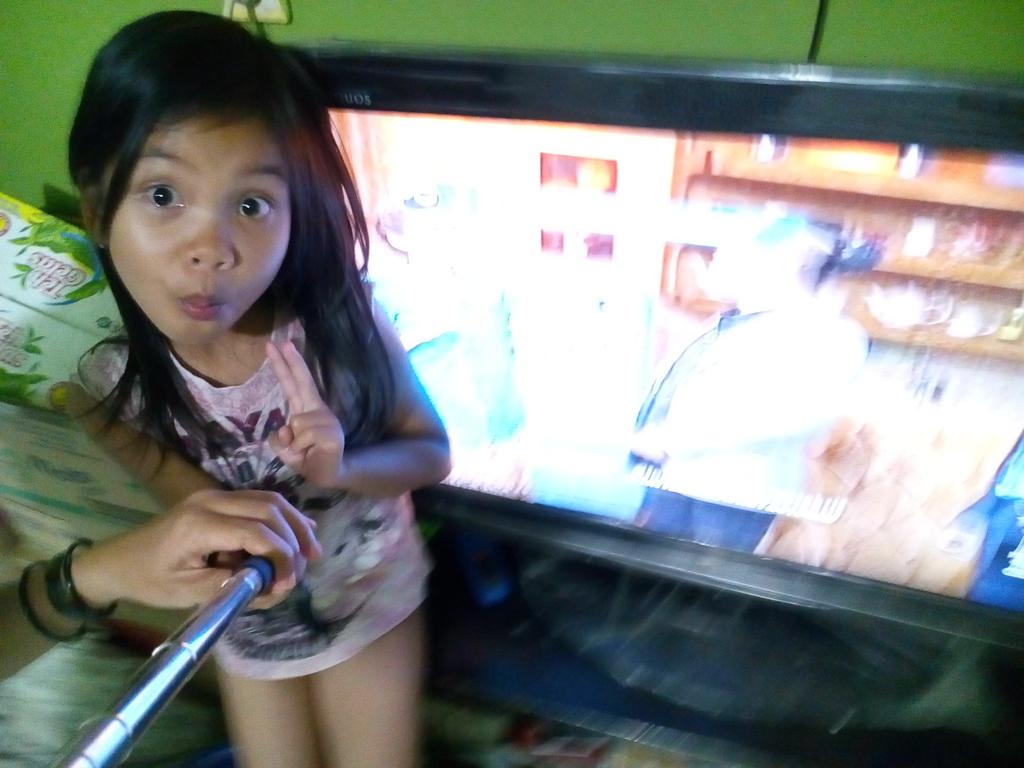 Menotzz's tweet photo. #miliuner_3 liat perjuanganku net pengen dapatin hp di liburan sekolah http://t.co/JVGNPZO2zj