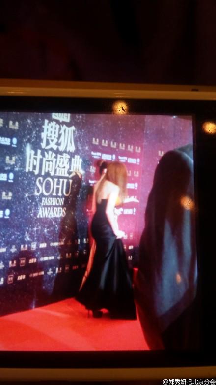 [PIC][23-12-2014]Jessica khởi hành đi Bắc Kinh để tham dự "Sohu Fashion Awards" vào sáng nay B5iyqoaCEAINnCj