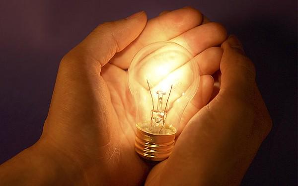 Pirms elektriskās spuldzes izgudrošanas cilvēki gulēja 10 stundas diennaktī!