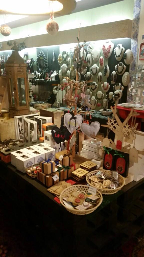 Christmas_PopUp's tweet photo. Hei, hei! Šovakar glābsim Tavu dāvanu maisu līdz pat  plkst. 01:00! Nāc Dāvanās uz Šķūņu 15!:) http://t.co/Jal7oKyoxD