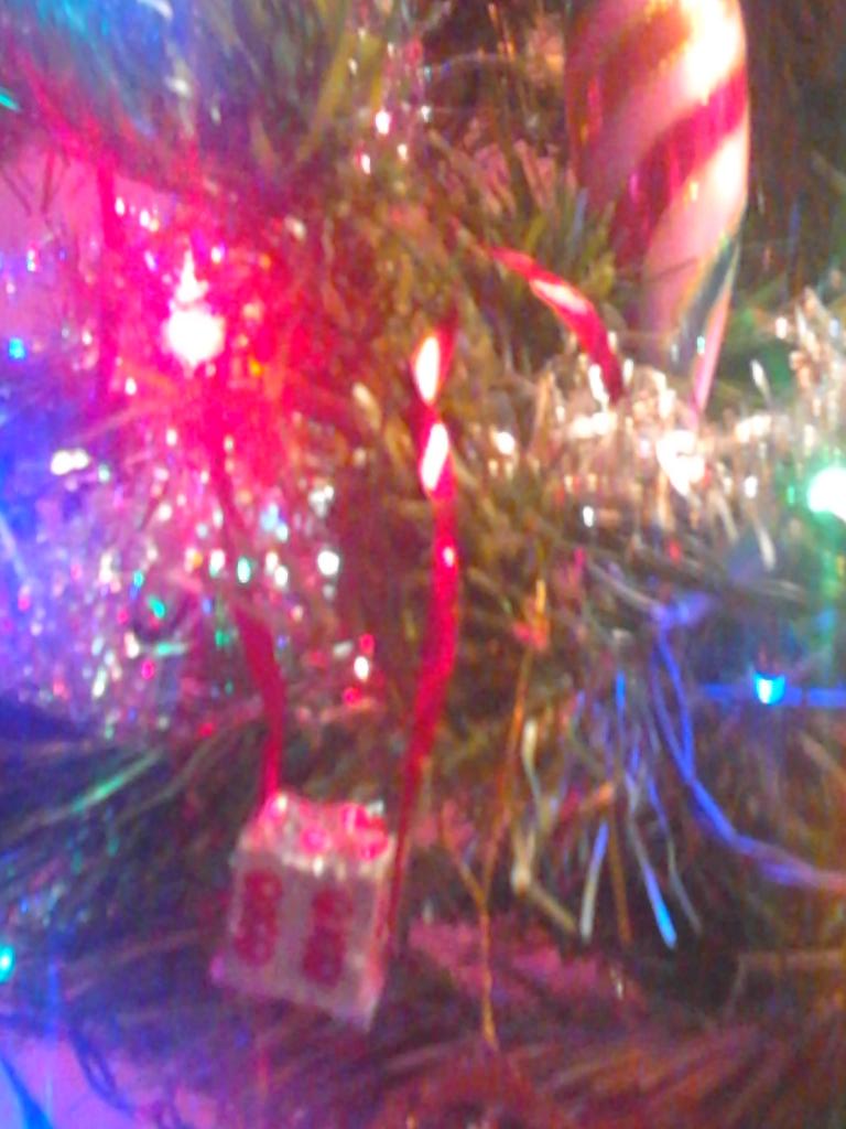 <a href="/RIPLynda/">Lynda Bellingham</a> thinking of u &amp; your family at Christmas &amp; tribute 2 luvly Lynda on r tree