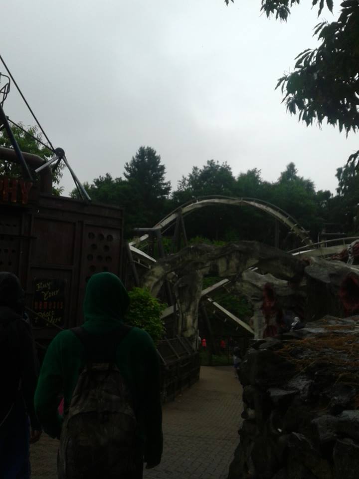 HannahTstone's tweet photo. the smiler broke down cos come all that way to ride you also it rained all day at alton towers 2013 http://t.co/vycJTghMbE
