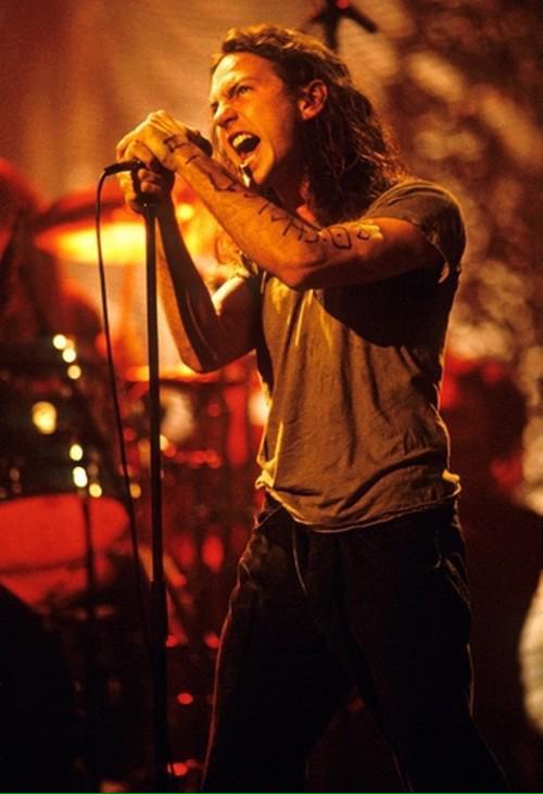 Happy birthday eddie vedder !! 