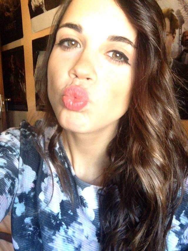 rubnj22's tweet photo. Ehhhhh a todos...que sepáis que la novia más guapa está a mi lado! #lamásguapa #ratiii #venteya @mariapherrero http://t.co/pbIcLJlOyh