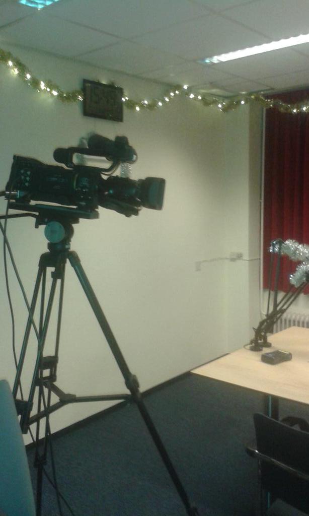 Maud_Kuijpers's tweet photo. Vandaag radio maken mét beeld.. http://t.co/KTMO0YyJ3h
