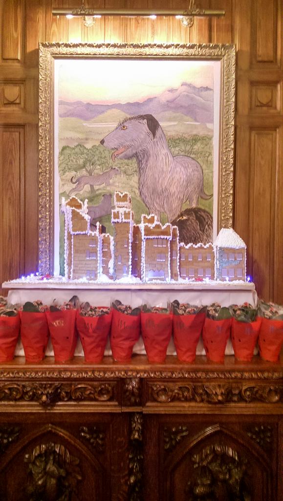 ashfordcastle's tweet photo. WOW! RT @paulapastry: #gingerbread @ashfordcastle is revealed #tasteofRCH @red_carnation http://t.co/orOQOTCdP2