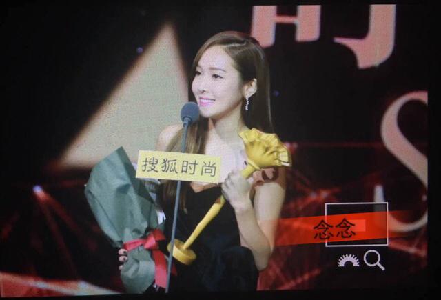 [PIC][23-12-2014]Jessica khởi hành đi Bắc Kinh để tham dự "Sohu Fashion Awards" vào sáng nay B5jL6SdIIAA13Vg