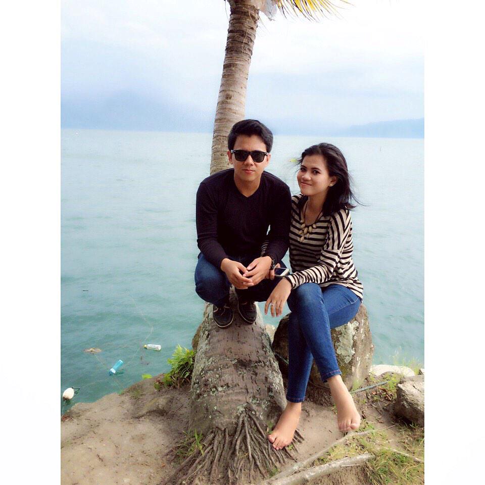 salita_triany21's tweet photo. Gonna miss all the moment we through together dear   @RezzaAssiryr 😊😘 http://t.co/zE4FZ9hG9u