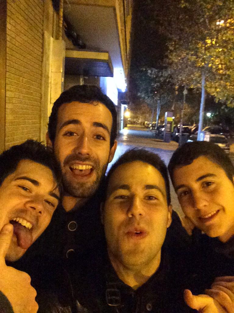 S_T_8's tweet photo. Menudo pateo de risas...sois unos ciegones @danielparla @carloscava49 jajaja http://t.co/N6xWf91xVZ
