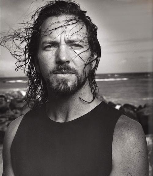 Rt if you wish a Happy Birthday to 
Eddie Vedder 
Lead singer from Pearl Jam 