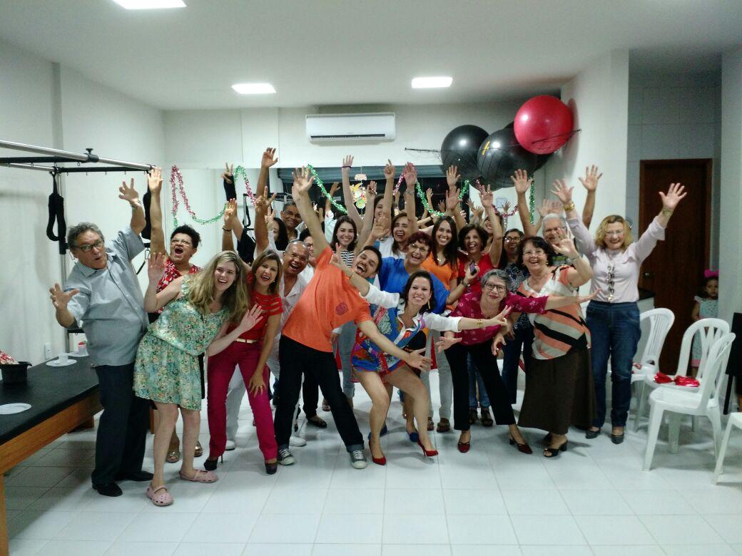 I_Helena's tweet photo. Finalizando nossa confraternização com parte dos nossos alunos pilateiros!!!♥♥♥ http://t.co/0kCoYN3kjs