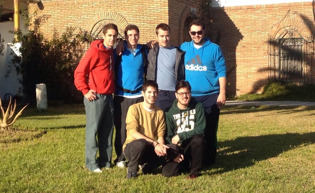 damianvc94's tweet photo. Que buen dia hemos hechado @miguelbegines @esteban_pozo @GayangoJesus @94Mineja #comida navidad http://t.co/LQsbeR30ti