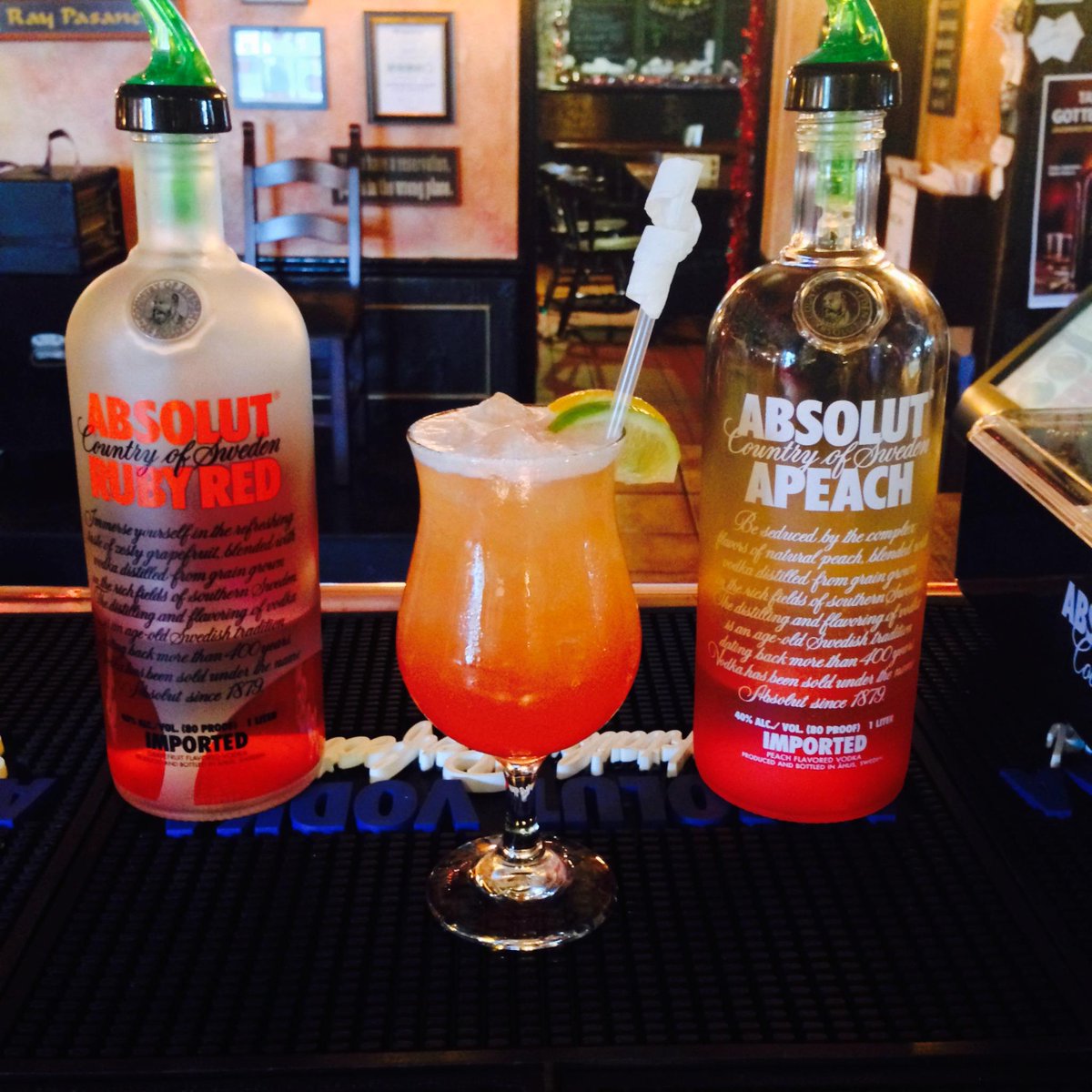 SwizzleInn's tweet photo. ABSOLUT Peachy Keen close-up! Yummy! http://t.co/BrOz1zdJdD