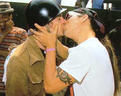 Que homem! Happy Birthday, Eddie Vedder! 
