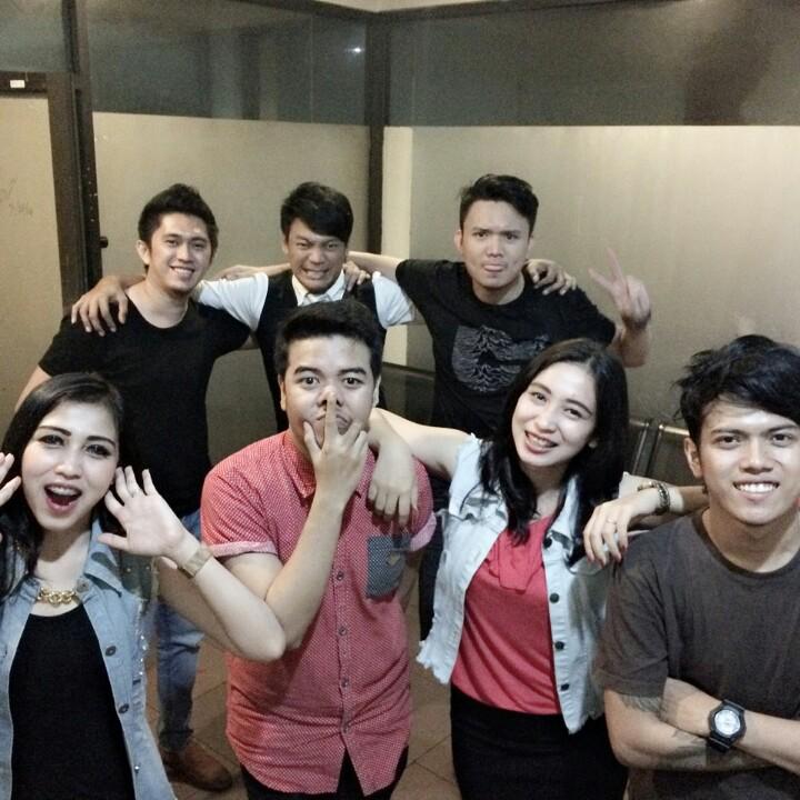 IG|NO|RE tweet media