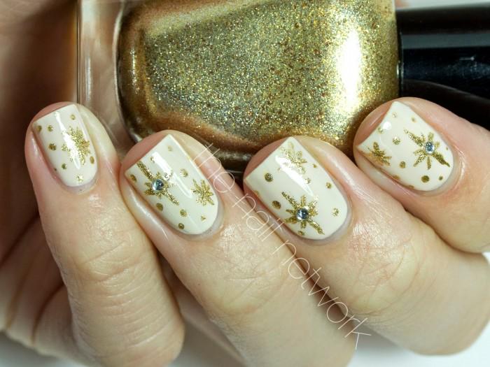 hellogiggles's tweet image. 💅 Holiday Nails💅
@ChalkboardNails picked these glimmering stars by @thenailnetwork as our Nails of the Day!