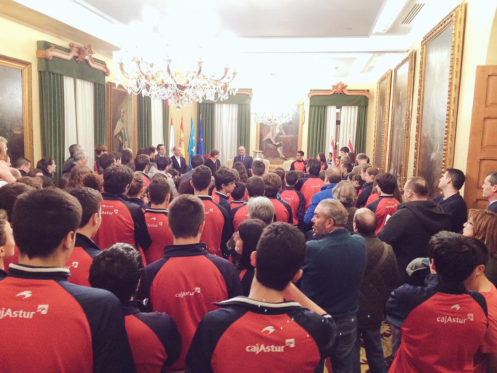naybarglez's tweet photo. Espíritu grupista #SomosGrupo | recepción #CopaStadium @ciudad_gijon | + de 100 deportistas arropandola @deportegob | http://t.co/BOD8fLB3Va