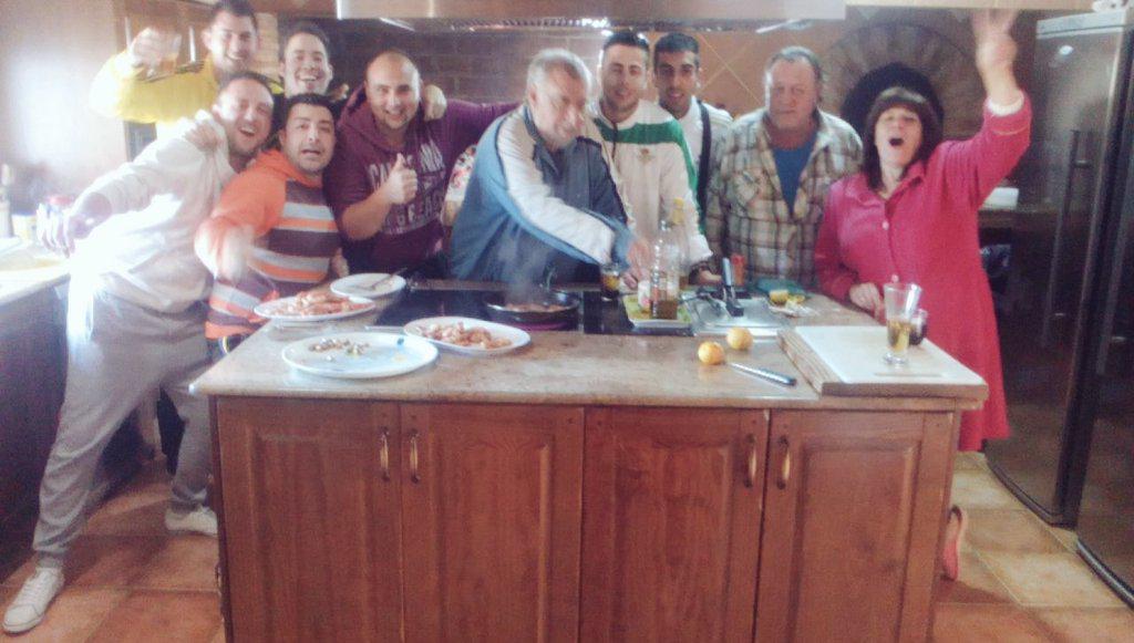 xiscomarco88's tweet photo. En el campo del tío brujo con la peña. http://t.co/2cvzeXKkmG