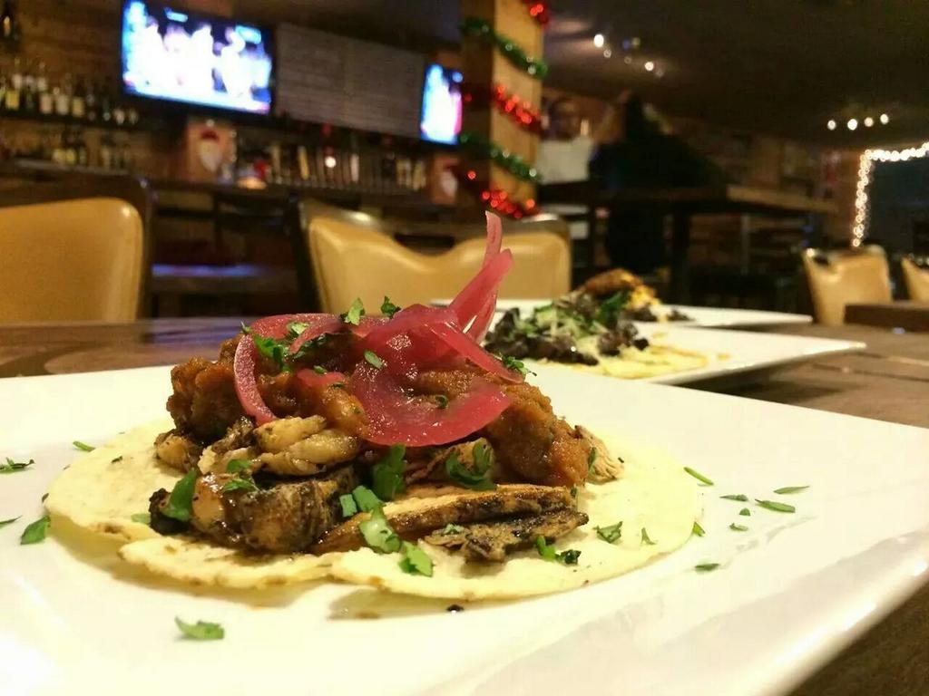 HopScotchBeer's tweet photo. Tap and taco Tuesday! $ 1 off taps and $ 2 tacos today! Catch the hawks at 730! http://t.co/foDJkLun1j