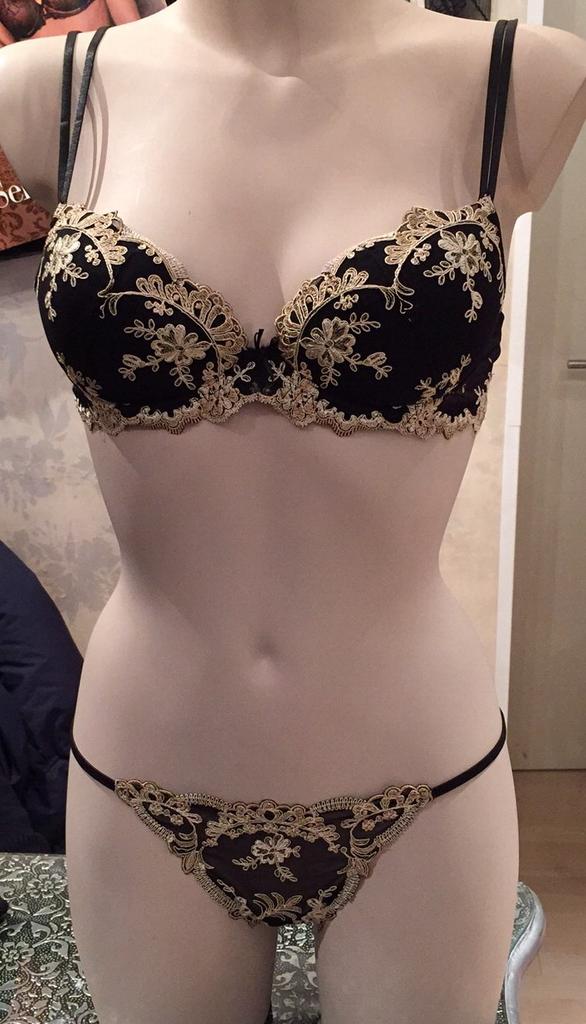 lenceriamiss's tweet photo. En @lenceriamiss podeis encontrar este conjunto ideal de #LisseCharmel para regalar estas navidades. http://t.co/cE0m8TdOZa