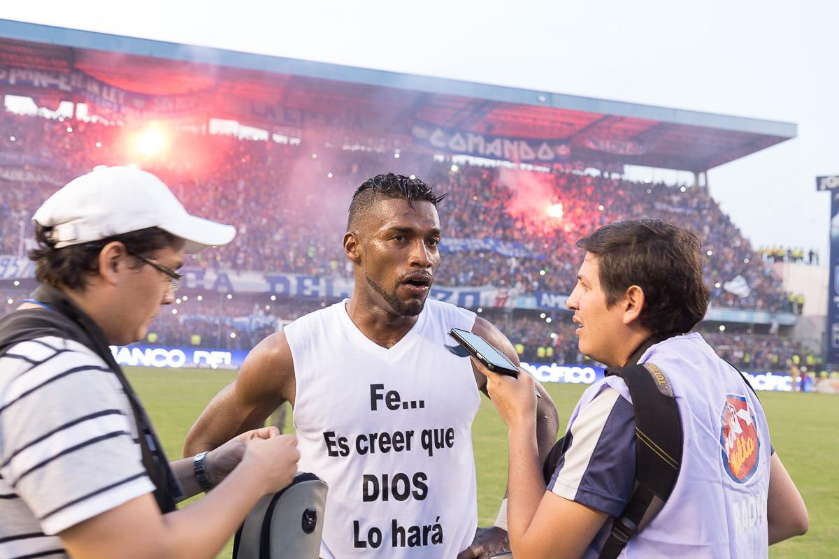 belen_demetal's tweet photo. Gabriel Achilier agradece a familiares e hinchas http://t.co/KUHECmJPdz via @emelec | https://t.co/j8xcLDGmtV http://t.co/n2lEZziEMT