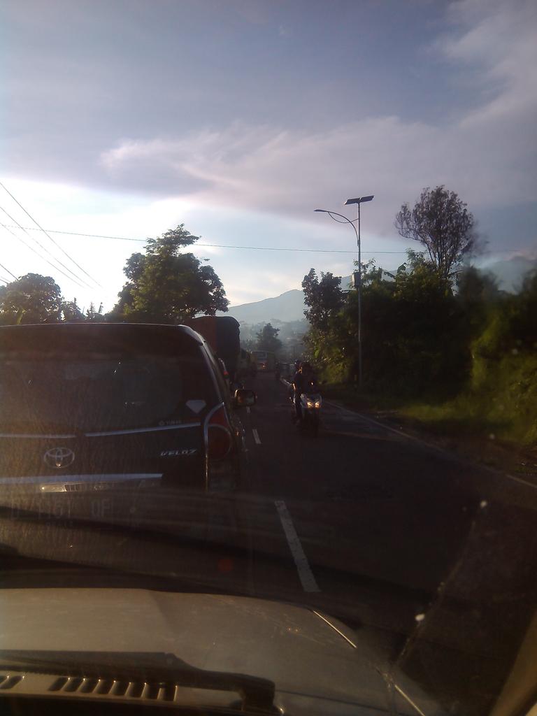 06.46 RT <a href="/masandro94/">masandro</a> cioray - pamoyanan macetos #lalinGRT