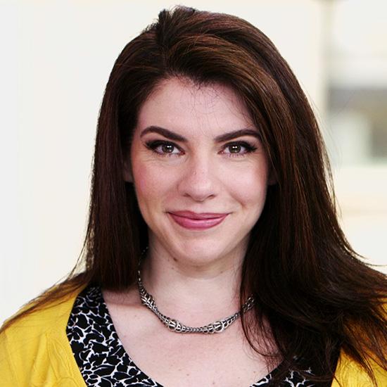 Happy birthday Stephenie Meyer ke-41tahun! Ia adalah penulis novel Twilight series. 