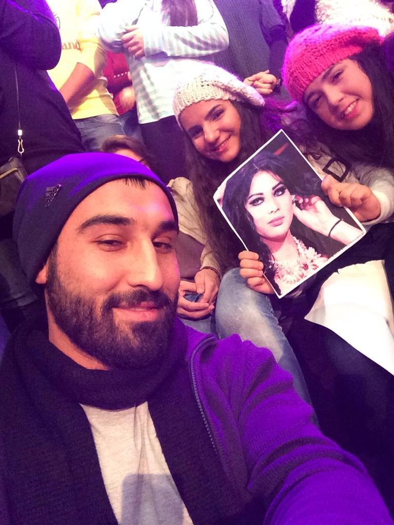 AhmadSa2014's tweet photo. . #Ibtissamtiskat انا الخميس راح كون بل برايم الخير ايزا قدرت يعطوني تذاكر بنسوار لافانز بسومه http://t.co/jVCTgKfZj8
