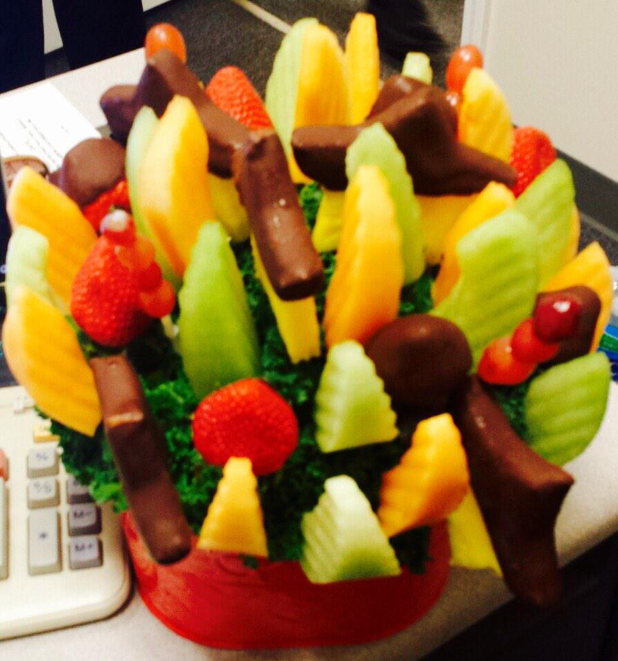 #thankyou <a href="/CleanBrands/">Clean Rest</a> and <a href="/edible/">Edible</a> for our beautiful #christmas #gift The whole office loved it :-) #HappyHolidays !!