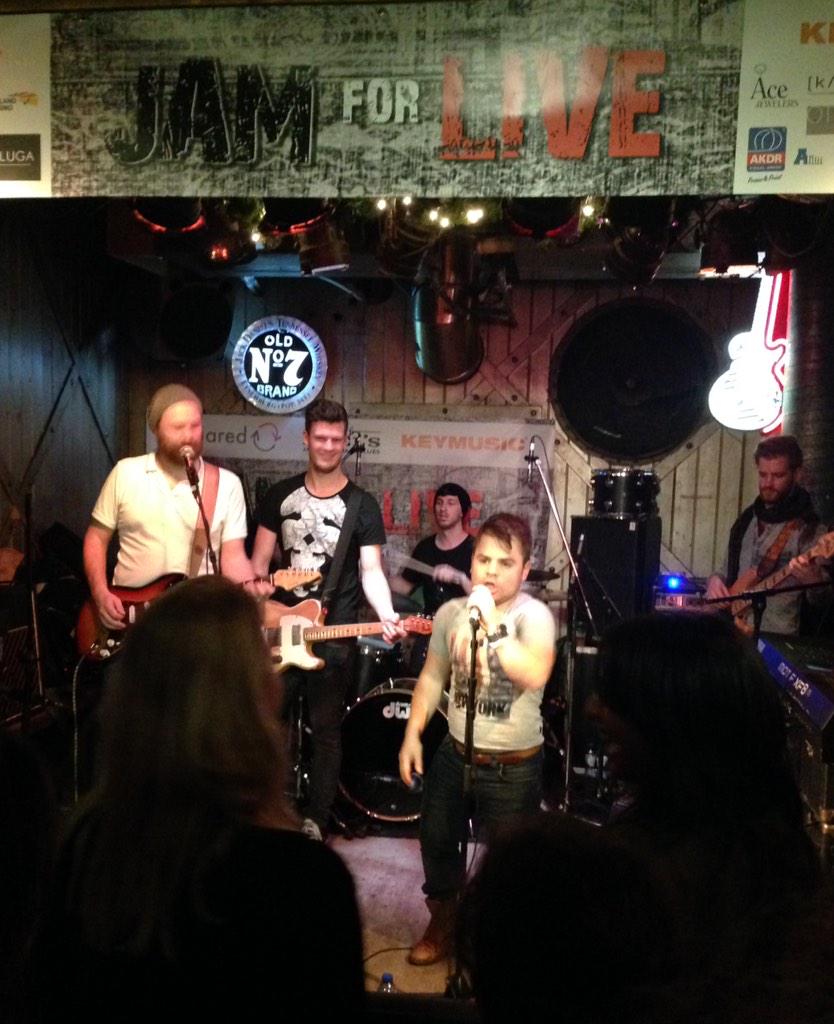 jamforlive's tweet photo. Van Velzen en band tijdens Jam for Live! @VanVelzenMusic @SeriousRequest #SR14 #SeriousRequest http://t.co/di8vqyNzLq