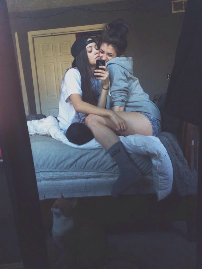 GIRLSONGIRLS (@glrlsonglrls) on Twitter photo 